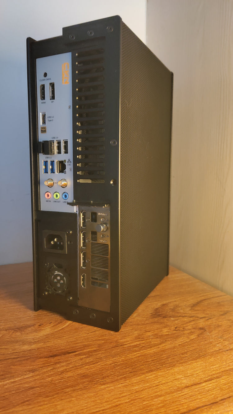 XTIA Slim variable volume computer case