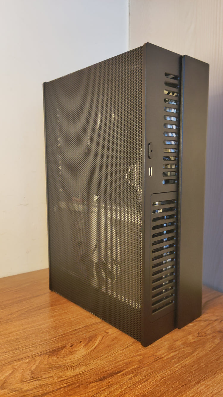 XTIA Slim variable volume computer case