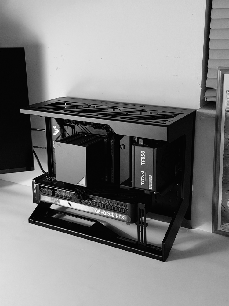 XTIA Xporot-Z MATX  Open Frame
