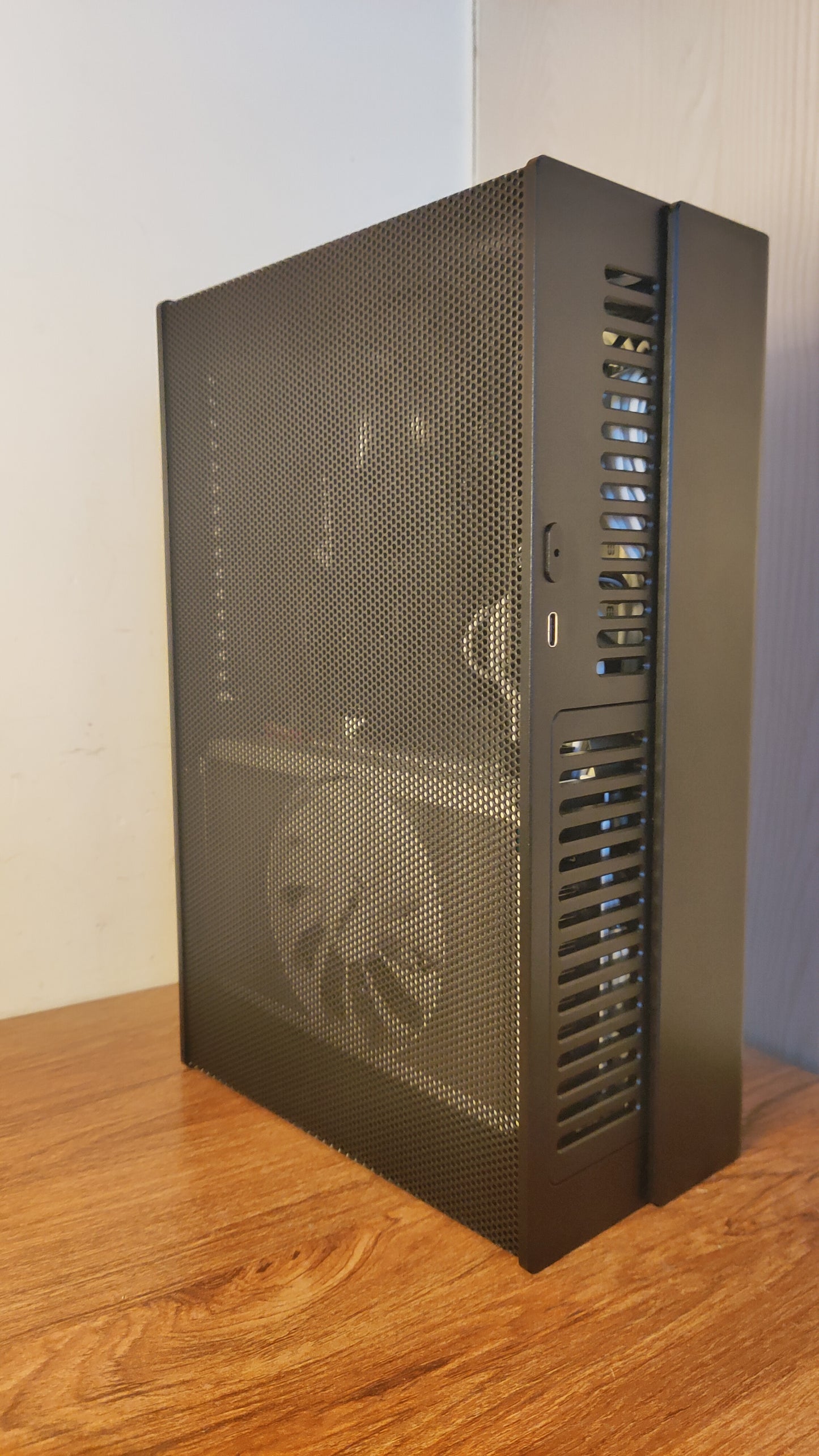 XTIA Slim variable volume computer case(v2)